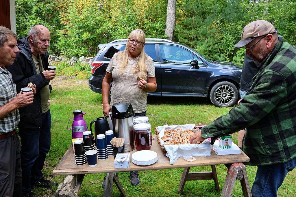  Kaffebordet lockade. (Björn Tellow ©)